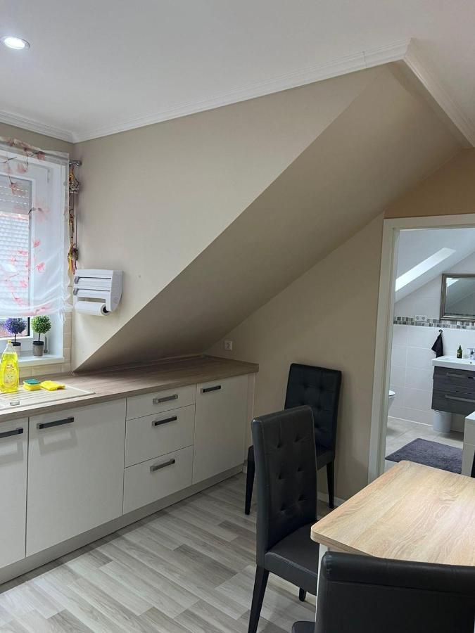 Zentral Gelegenes Apartment In Moenchengladbach Mit W-Lan Exterior foto